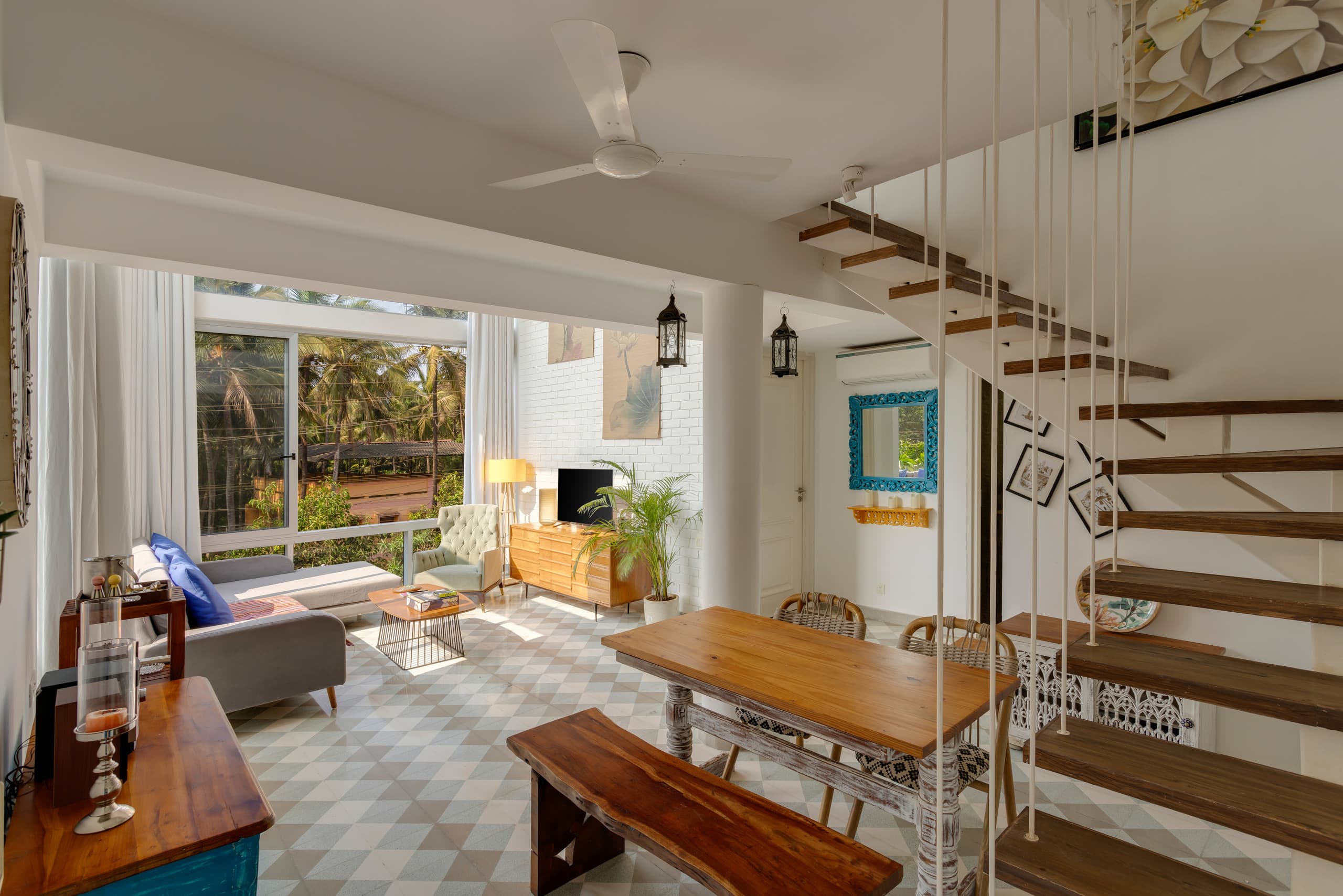 Spacious Duplex Glass House with Pool in Siolim — photo 2