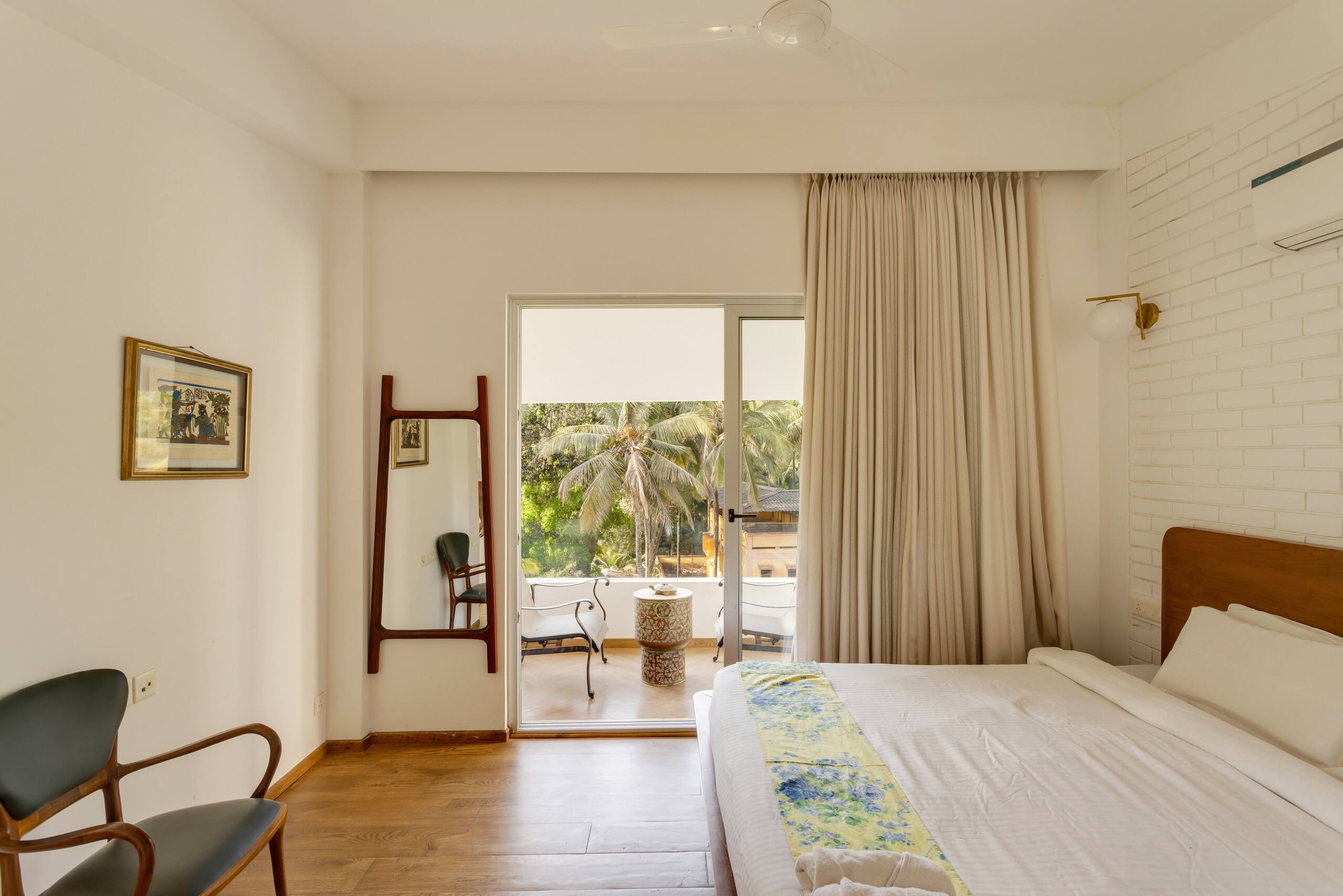 Spacious Duplex Glass House with Pool in Siolim 20