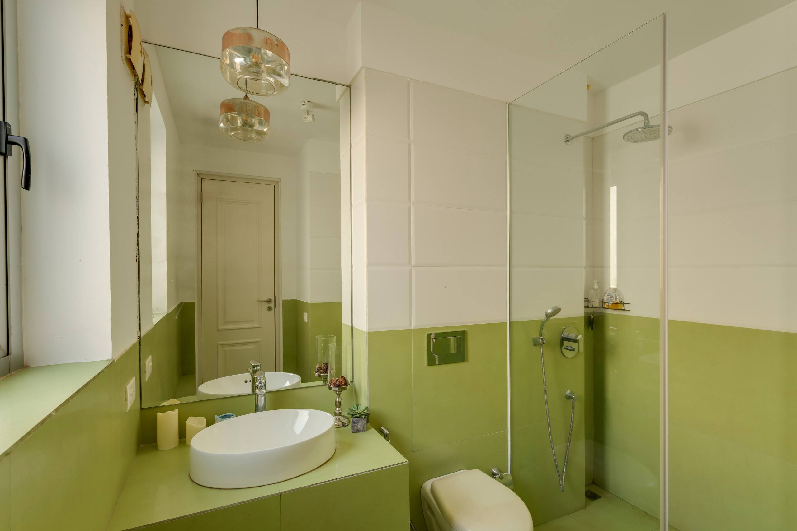 Spacious Duplex Glass House with Pool in Siolim 21