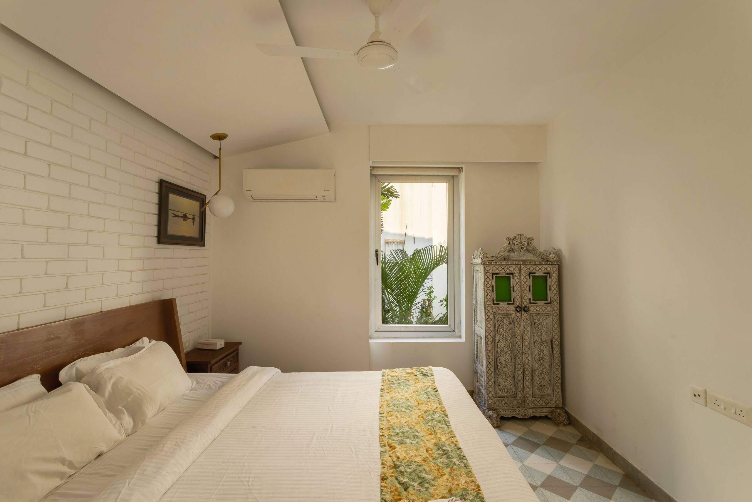 Spacious Duplex Glass House with Pool in Siolim 19