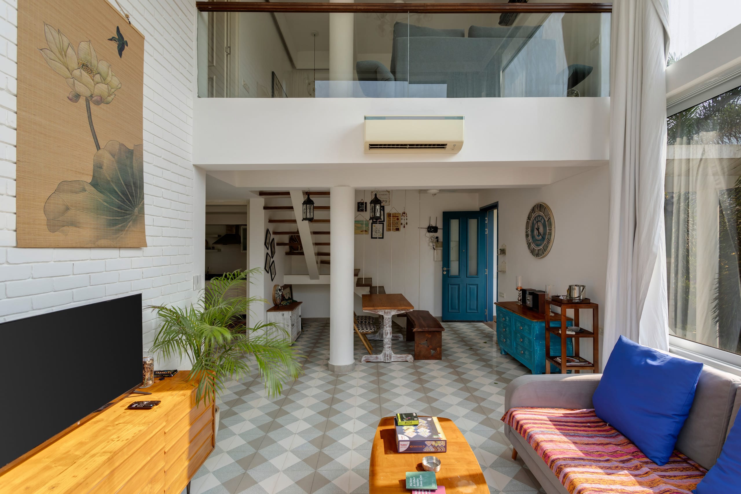 Spacious Duplex Glass House with Pool in Siolim 14