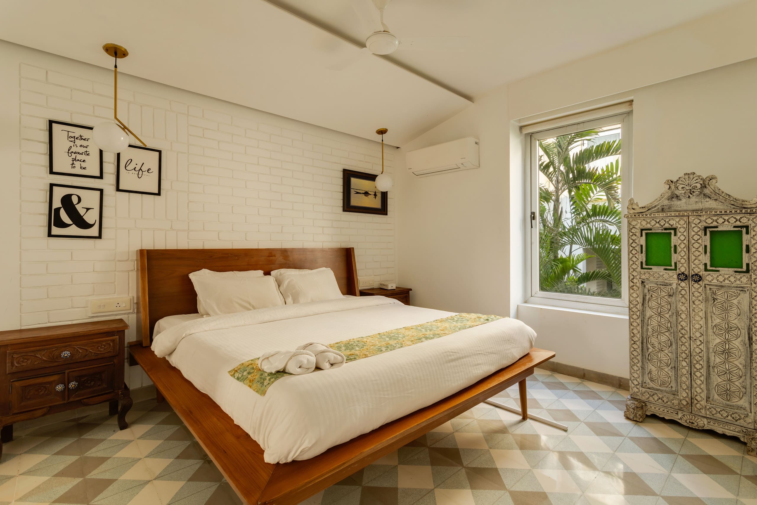 Spacious Duplex Glass House with Pool in Siolim — photo 3