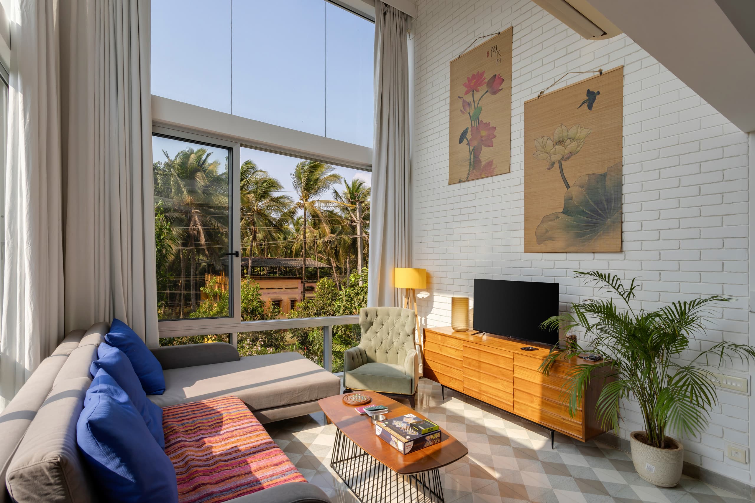 Spacious Duplex Glass House with Pool in Siolim — photo 4