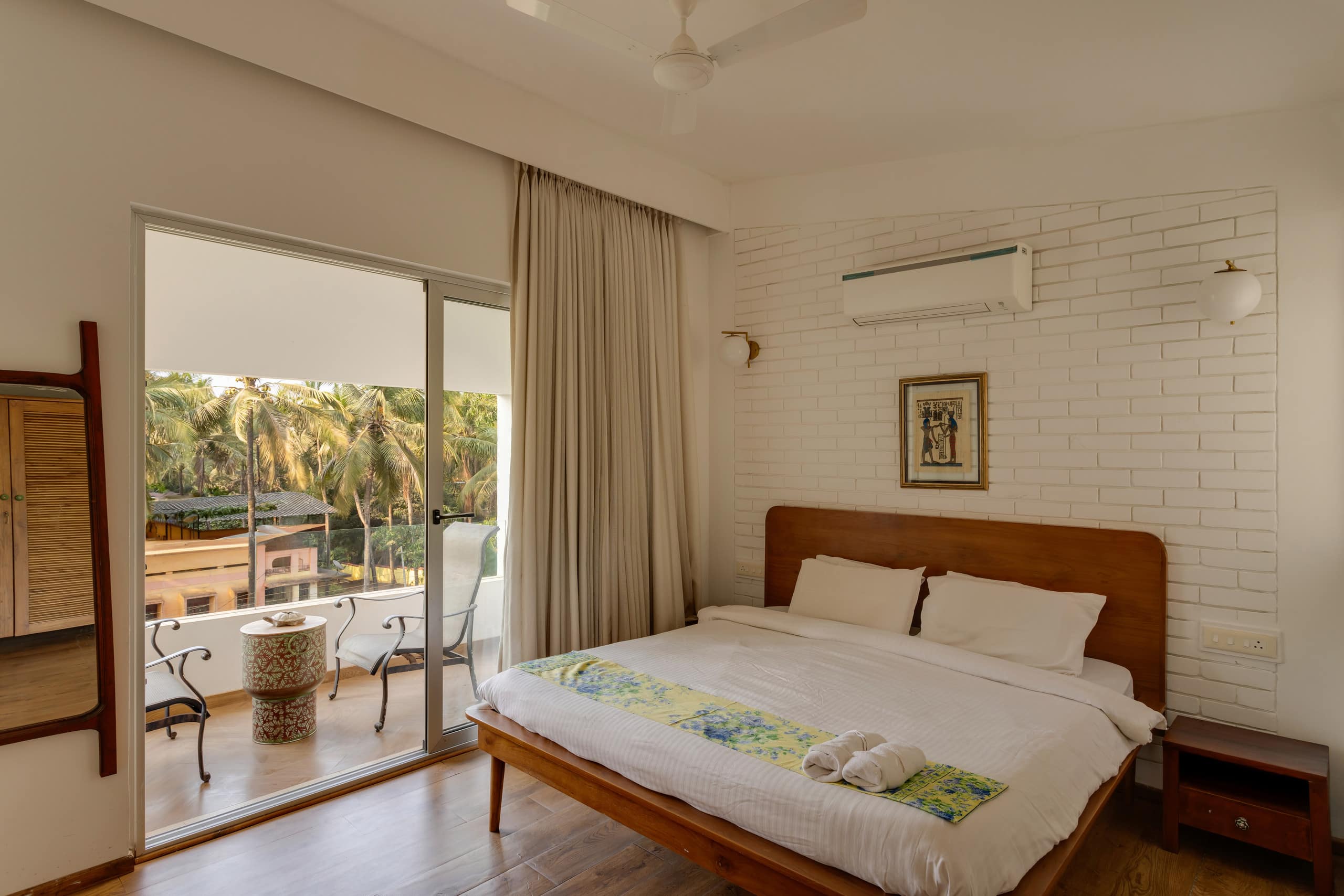 Spacious Duplex Glass House with Pool in Siolim 13