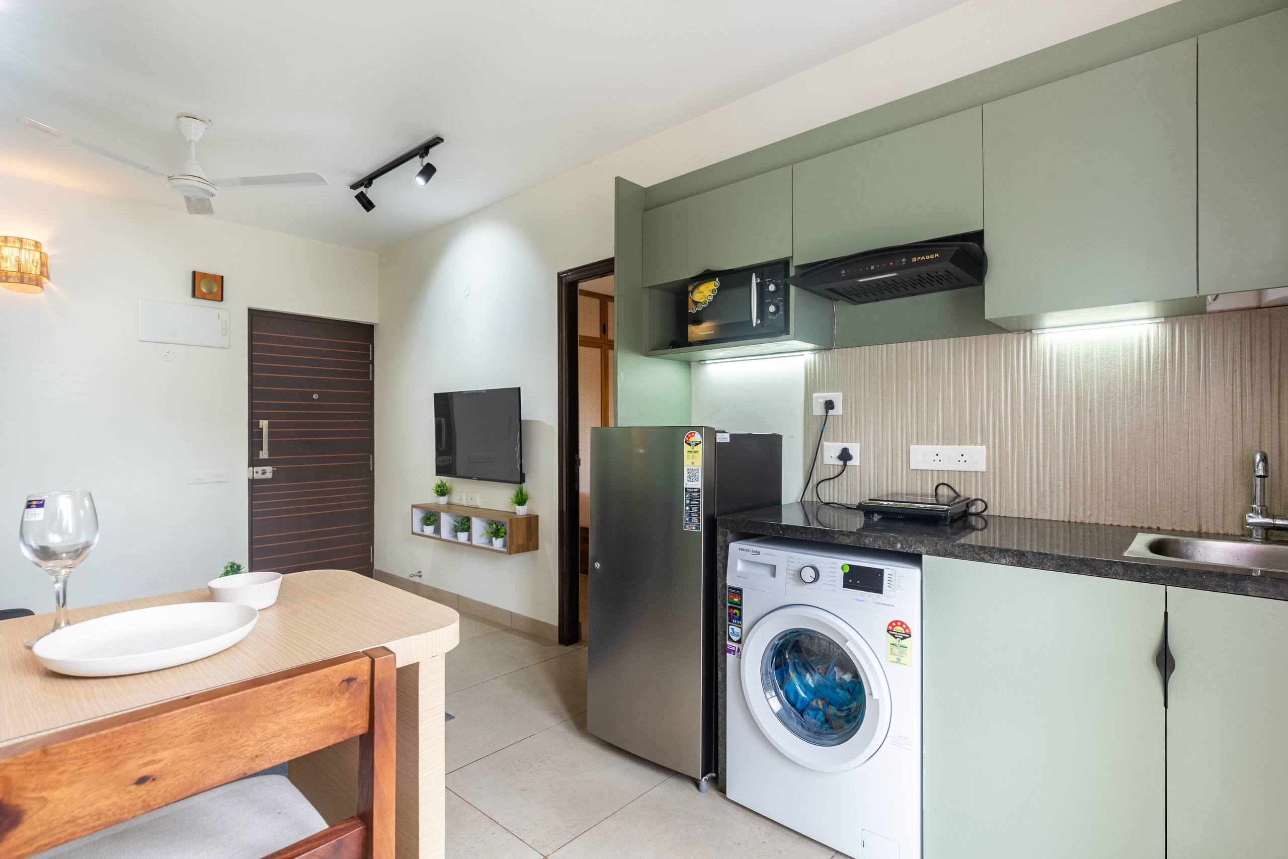 Zomestays Siolim|Apartment-Pool-Gym 13