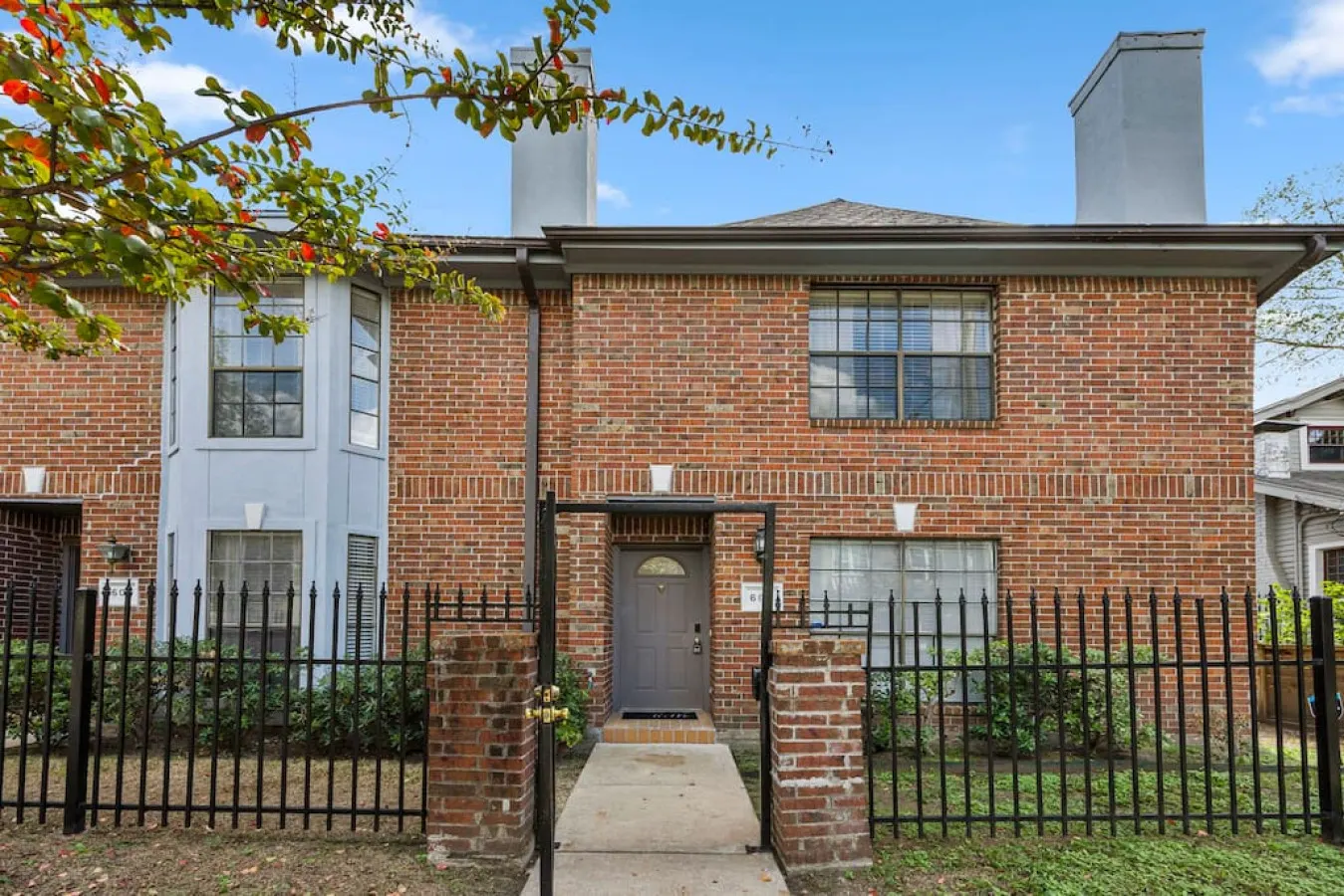 Two Connected Townhomes for 20 | Reunions & Teams, Montrose Houston