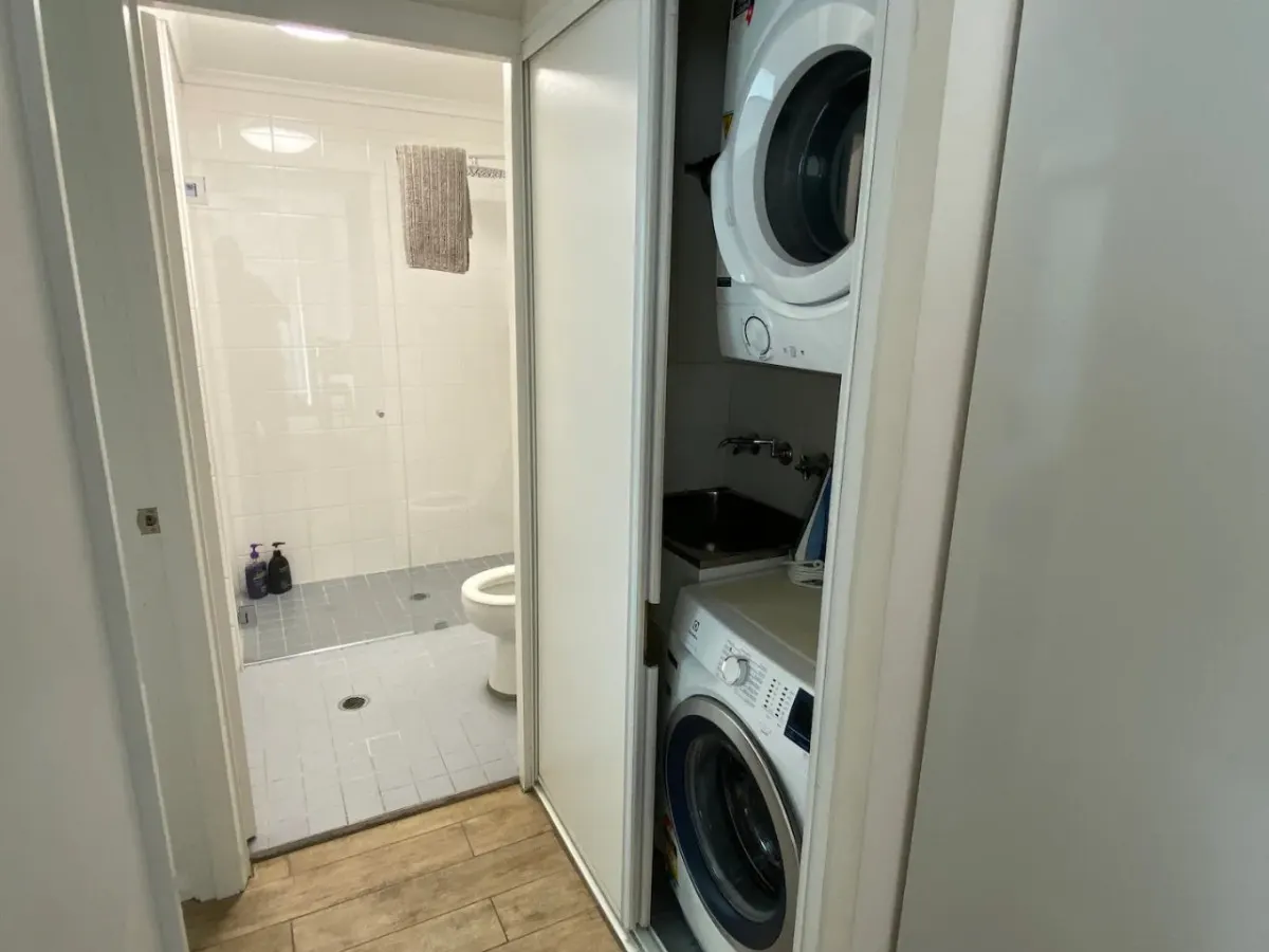 Sub Penthouse with car space near Central Stn 9