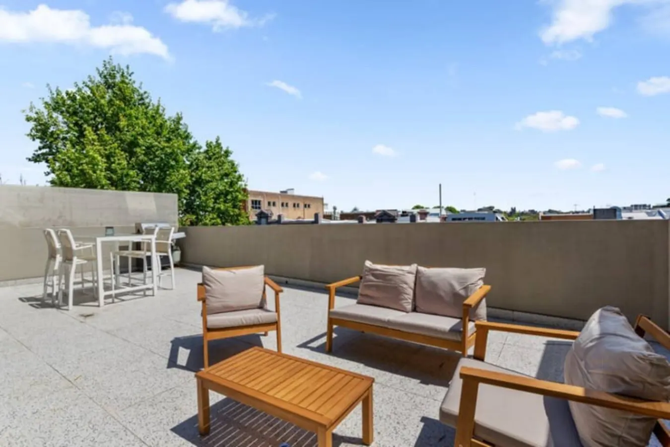 Sub Penthouse with car space near Central Stn 10