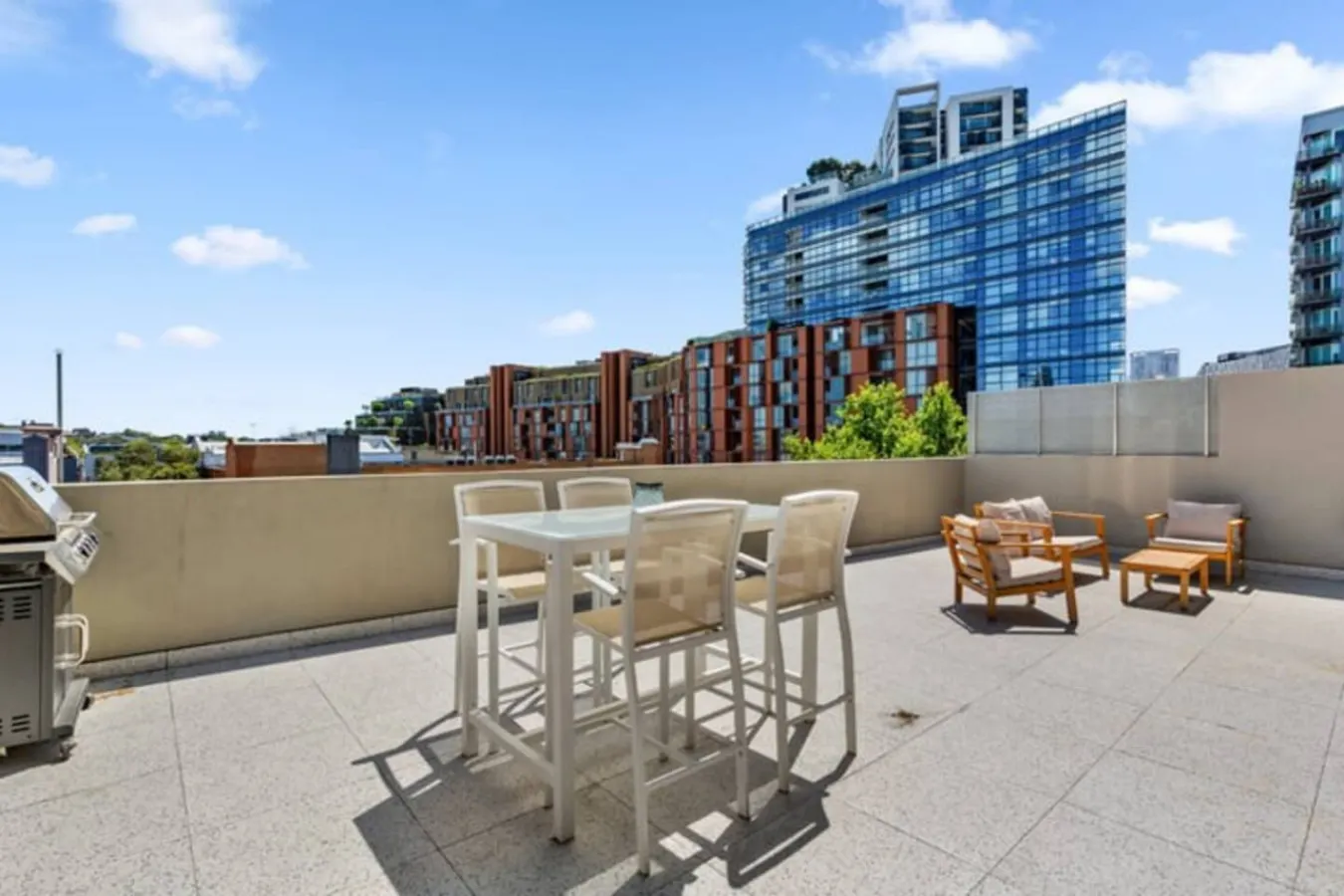 Sub Penthouse with car space near Central Stn 11