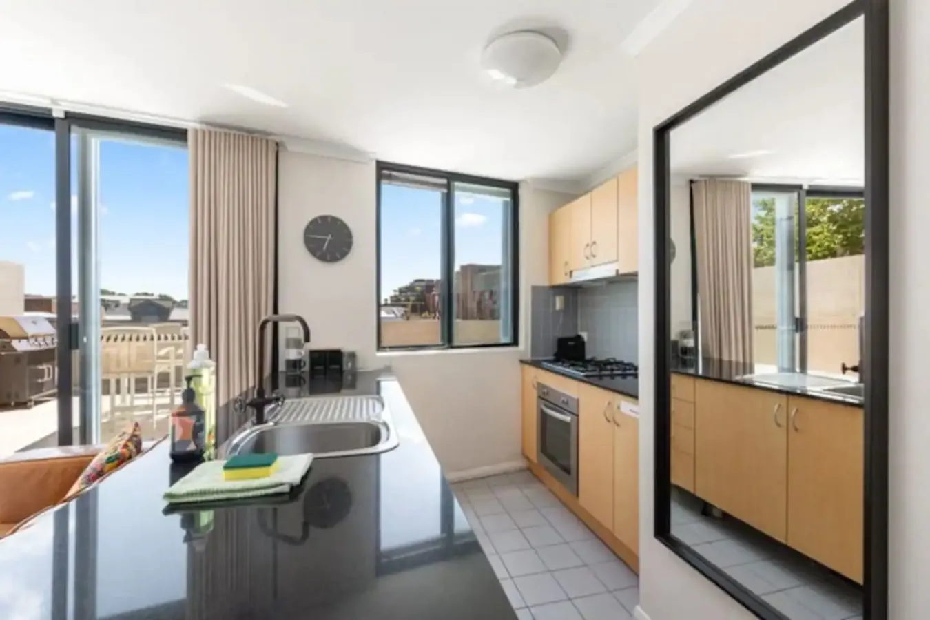 Sub Penthouse with car space near Central Stn 3
