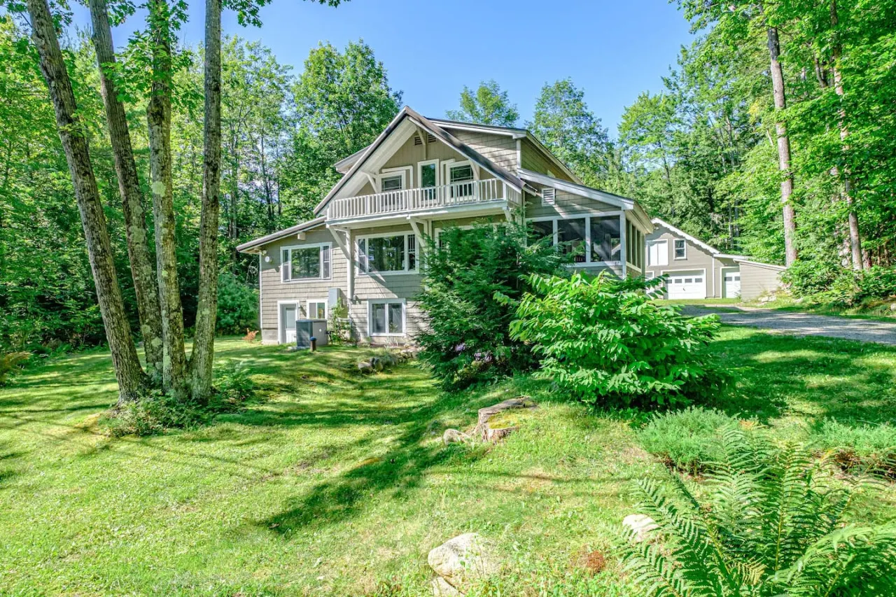 Enchanted Loon Cottage- Waterfront | Long Lake | Dock | Kayaks | Ping-Pong