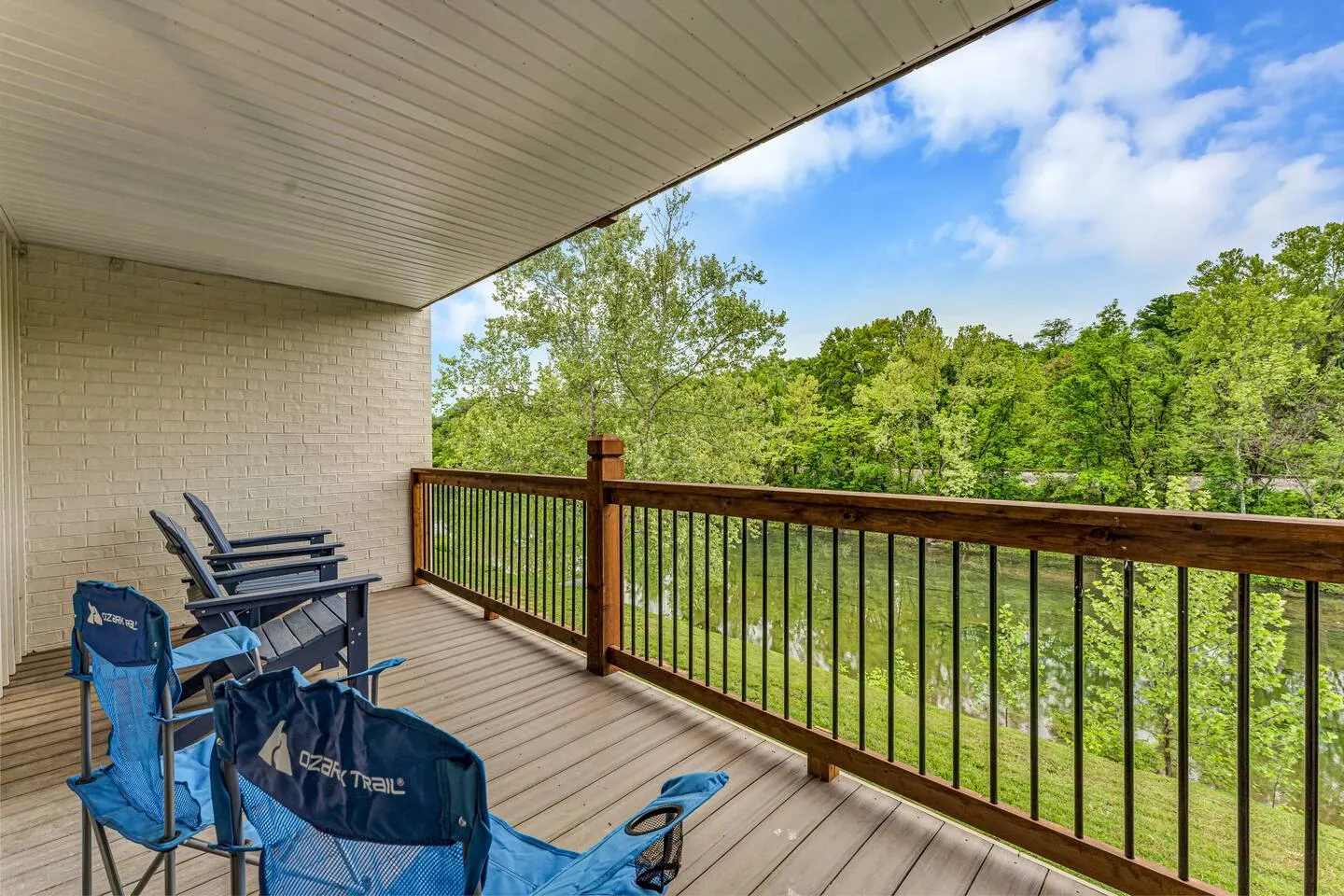 Luxe Creekside, Indoor Pool, Gym, Walk to dwntn! 11