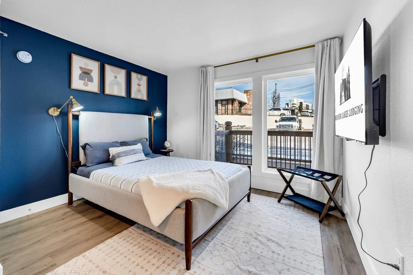 Luxe Creekside, Indoor Pool, Gym, Walk to dwntn! 4