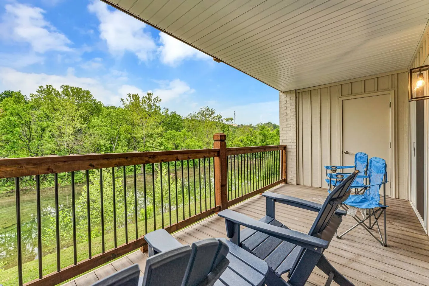 Luxe Creekside, Indoor Pool, Gym, Walk to dwntn! 8