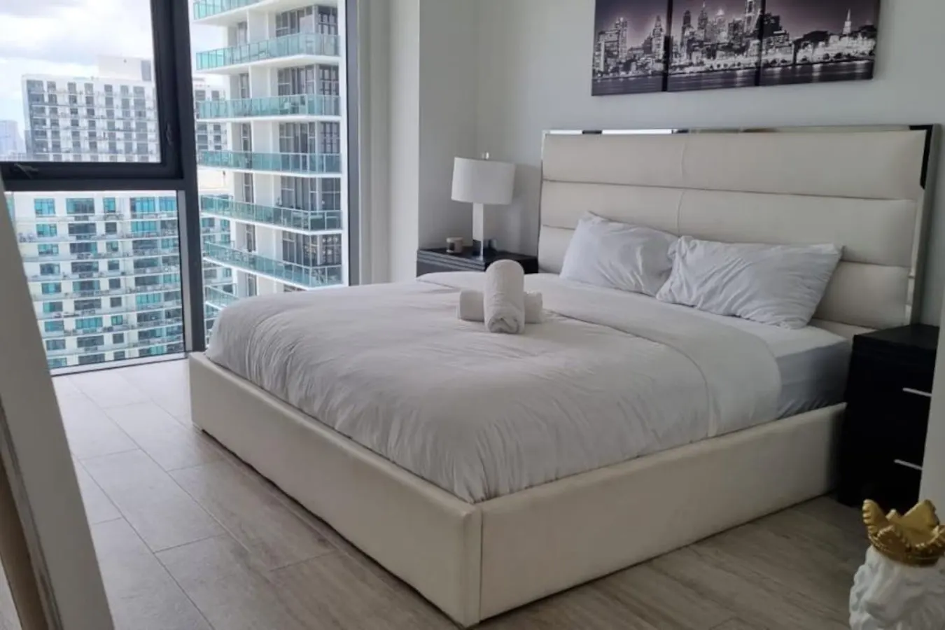 Luxury Hyde Resort amenities Stunning Water Views 11