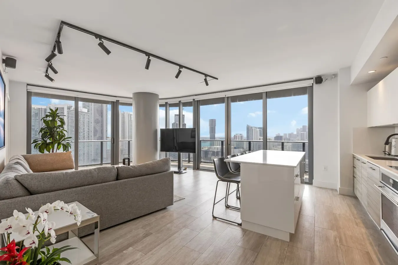 Luxury Hyde Resort amenities Stunning Water Views 13