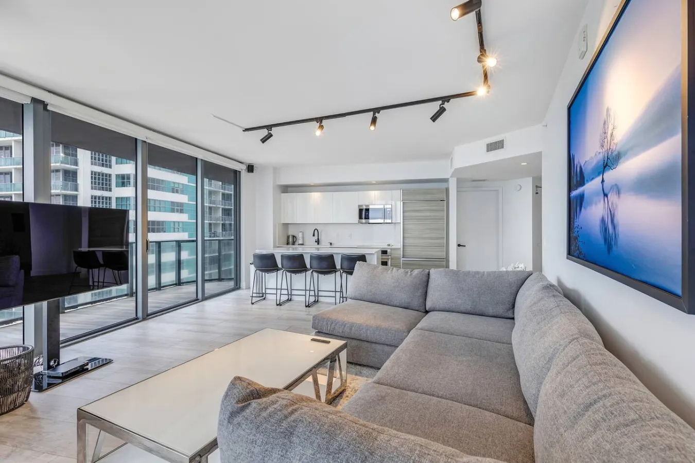 Luxury Hyde Resort amenities Stunning Water Views 15