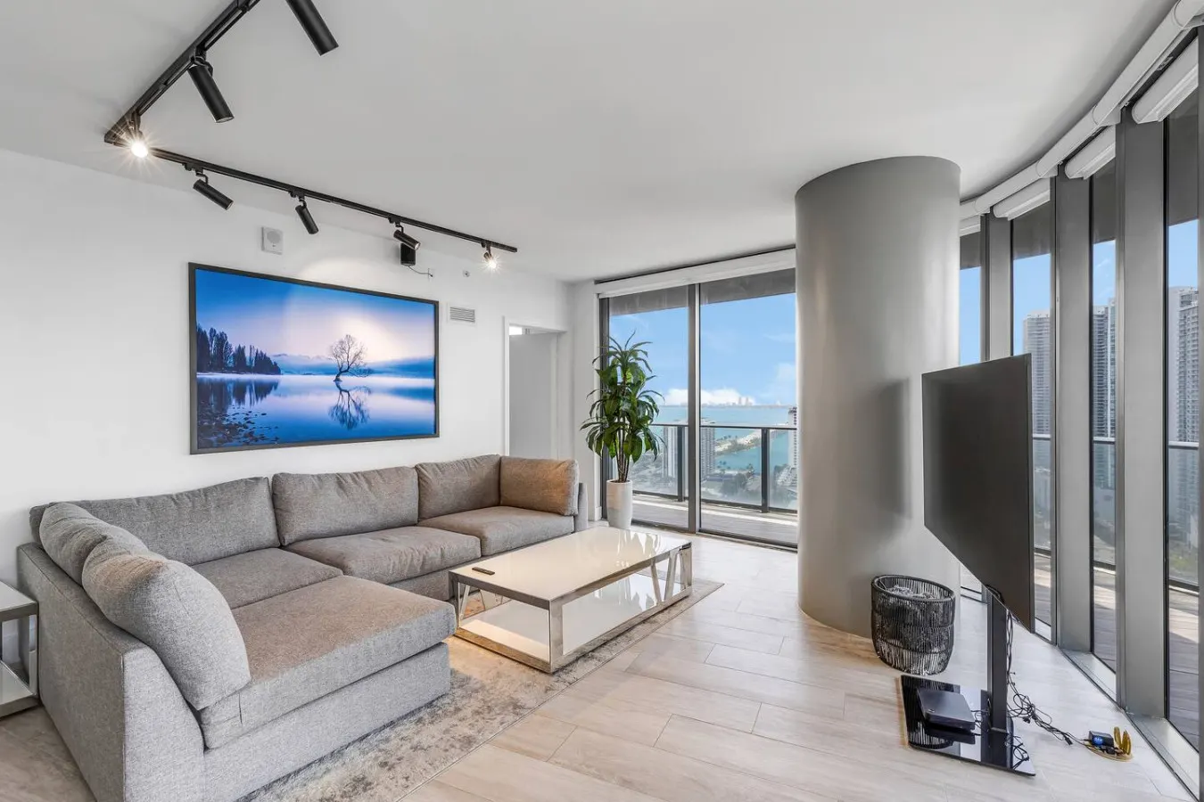 Luxury Hyde Resort amenities Stunning Water Views 6