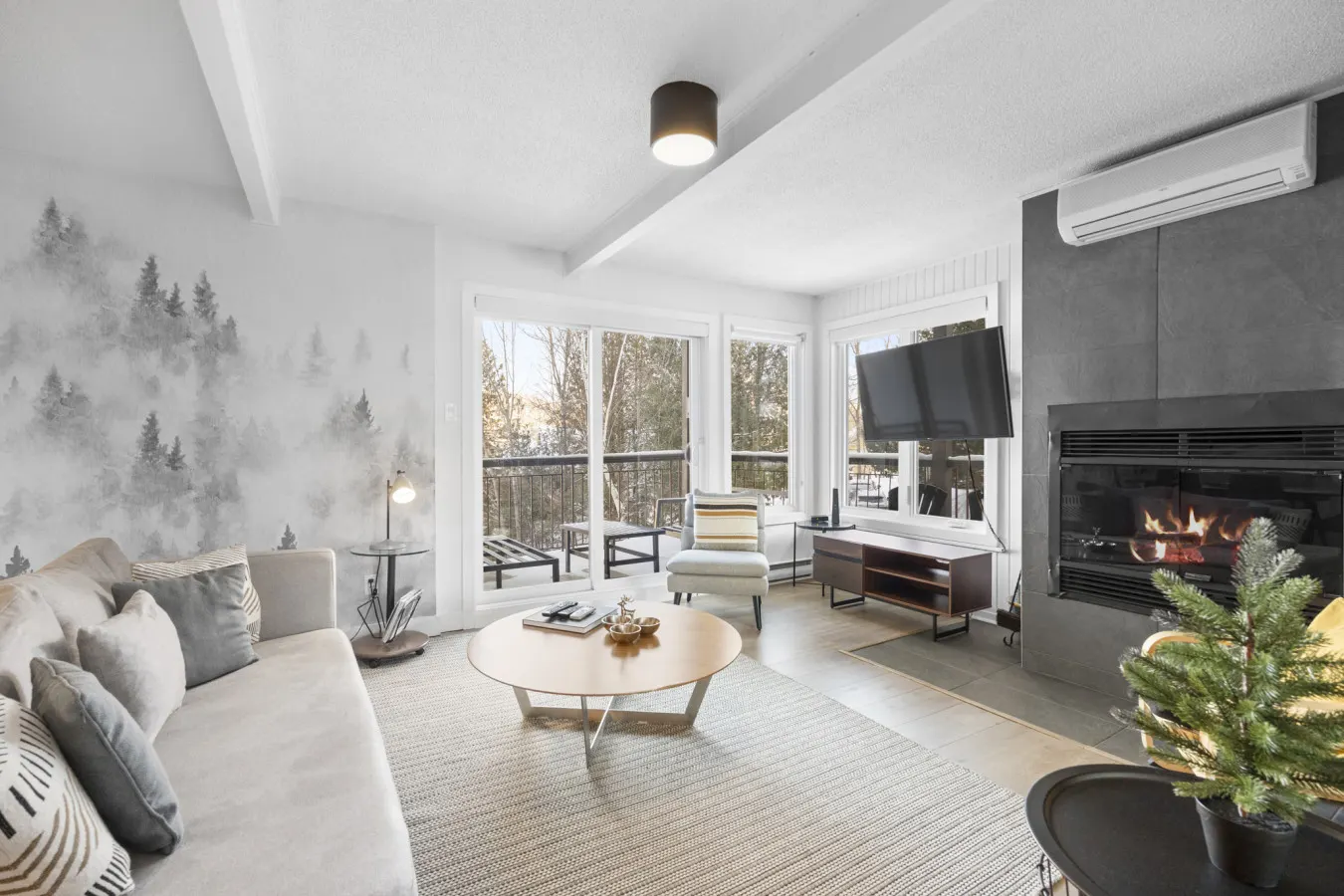 Chic Mt-Tremblant Condo with View on the Lake - Bloc L unit 322