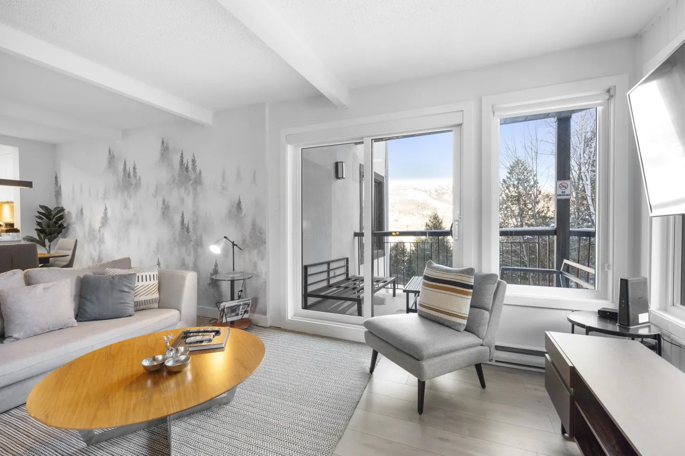 Chic Mt-Tremblant Condo with View on the Lake - Bloc L unit 322 2