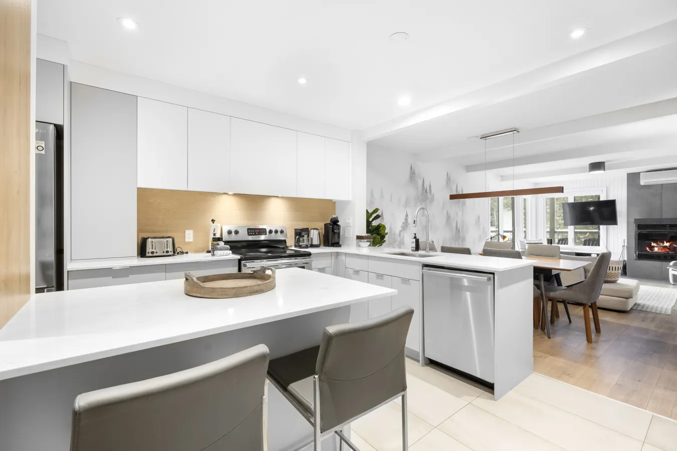 Chic Mt-Tremblant Condo with View on the Lake - Bloc L unit 322 19