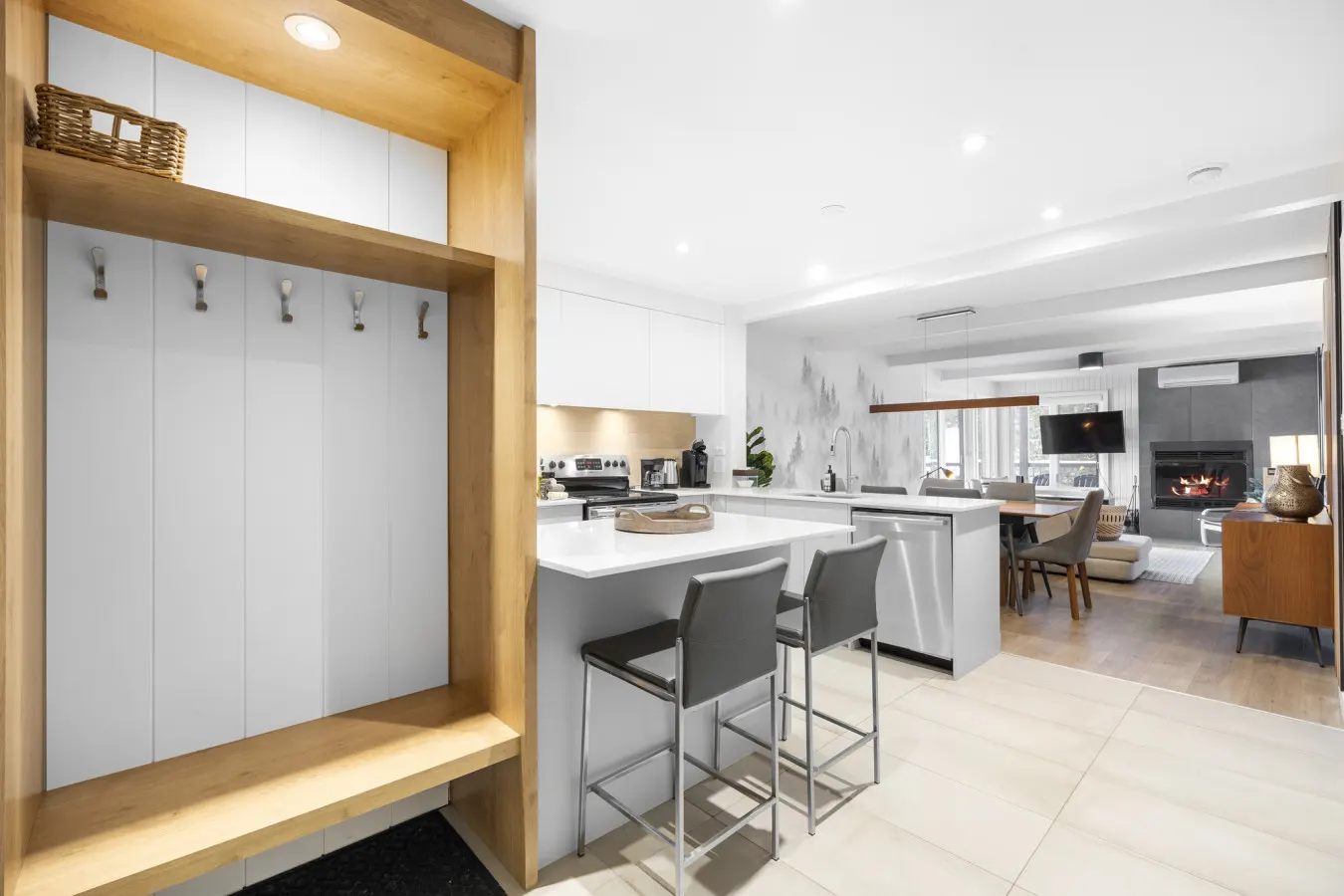 Chic Mt-Tremblant Condo with View on the Lake - Bloc L unit 322 20