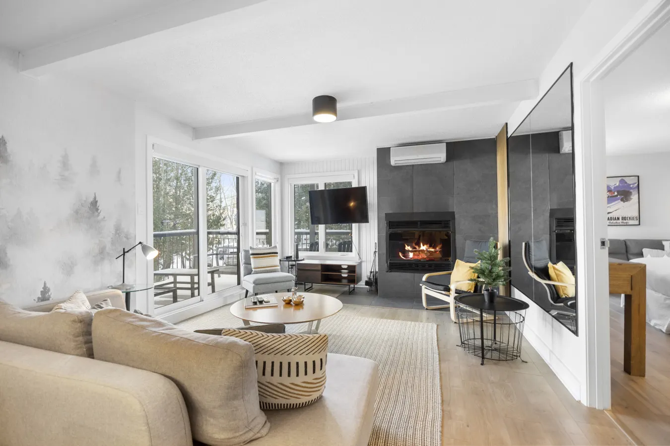 Chic Mt-Tremblant Condo with View on the Lake - Bloc L unit 322 4