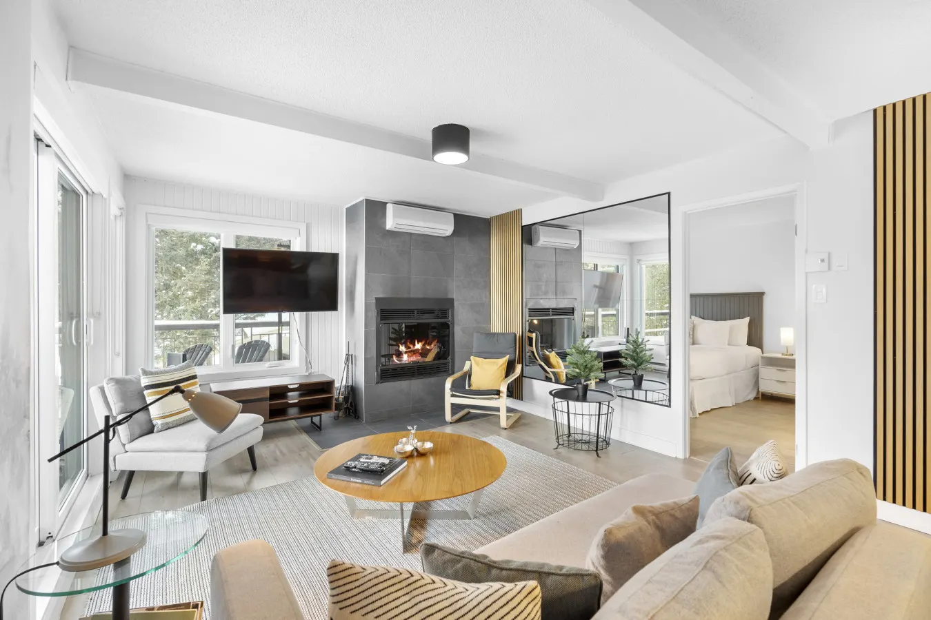 Chic Mt-Tremblant Condo with View on the Lake - Bloc L unit 322 5