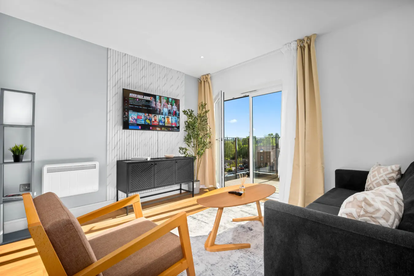 Stylish 2 Bedroom Apartment - Balcony - Fast WiFi