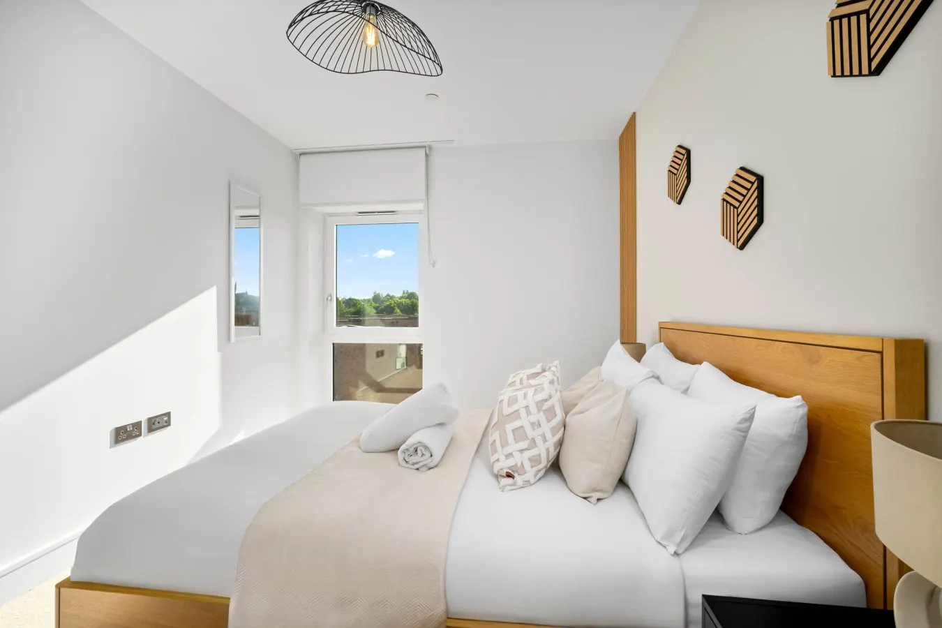 Stylish 2 Bedroom Apartment - Balcony - Fast WiFi 12