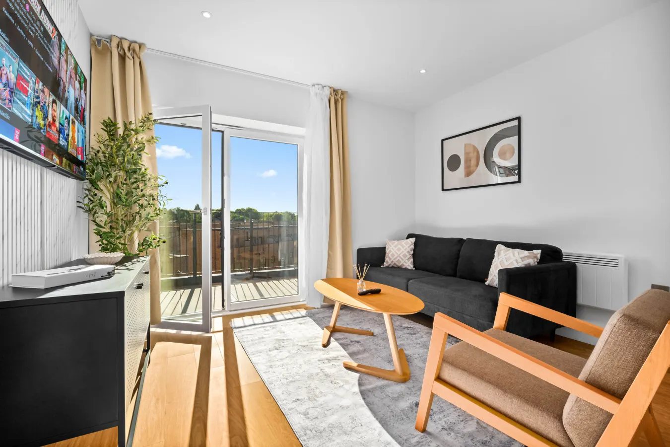 Stylish 2 Bedroom Apartment - Balcony - Fast WiFi 8