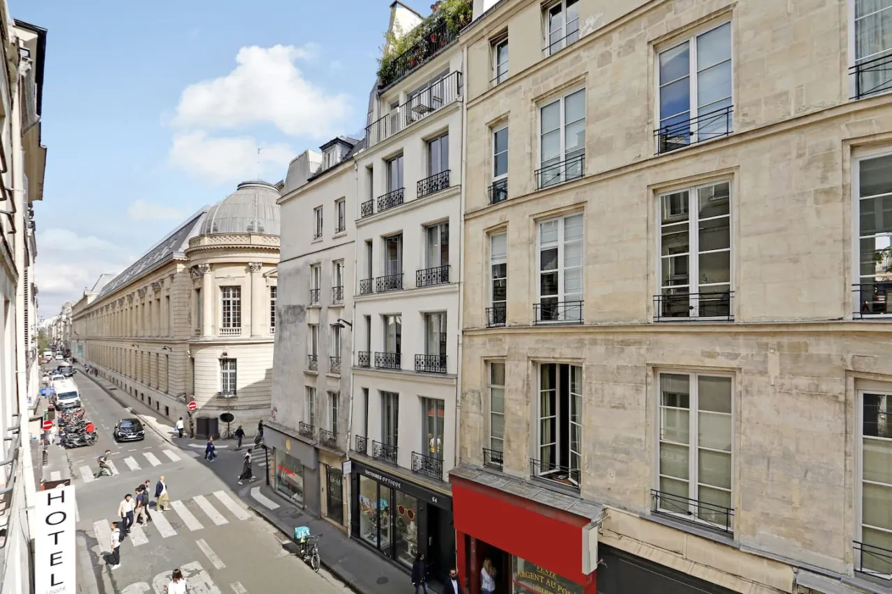 Luminous Studio Oasis Steps from The Louvre 11