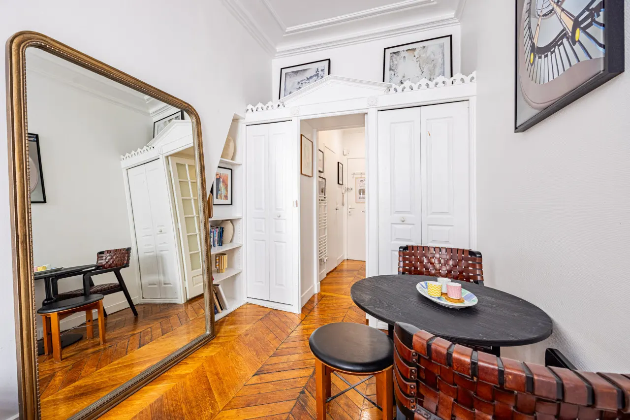 Luminous Studio Oasis Steps from The Louvre 3