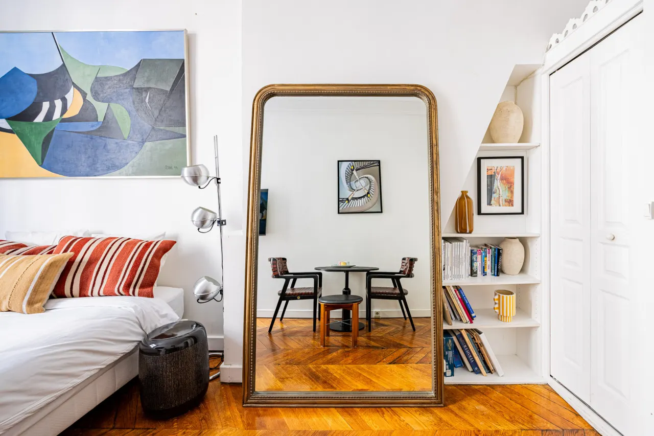 Luminous Studio Oasis Steps from The Louvre 6