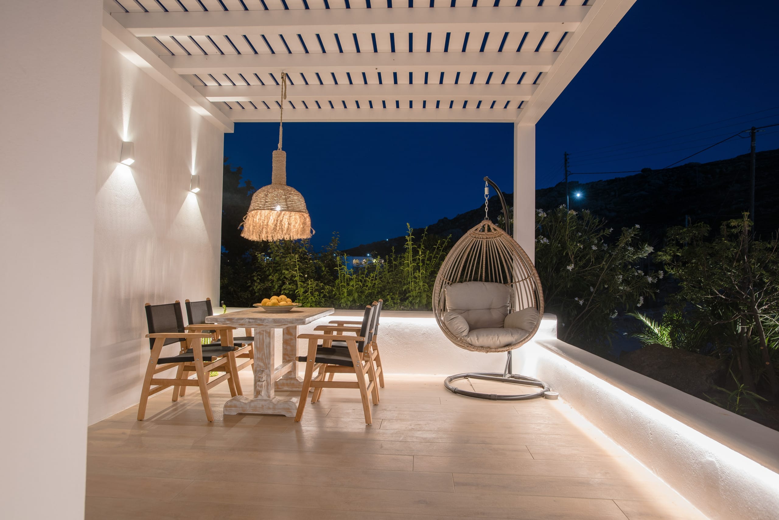 • En lefko • by Levantes House 20