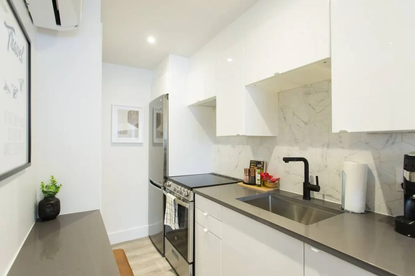 Little Italy - 16 Studio Apartment-Hotel in Little Italy 14