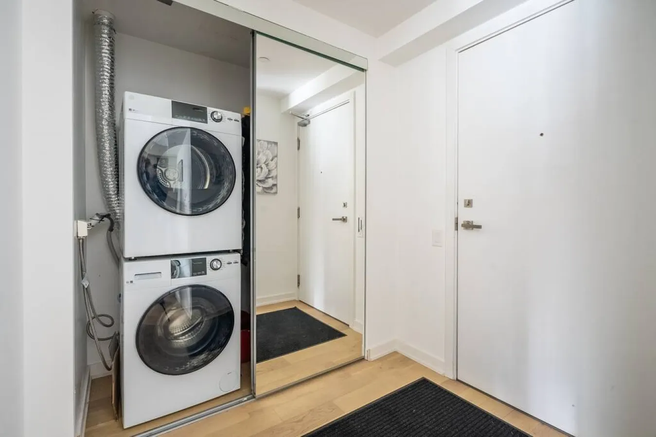 Stylish 1BR Suite Prime Location Sleeps 3 12