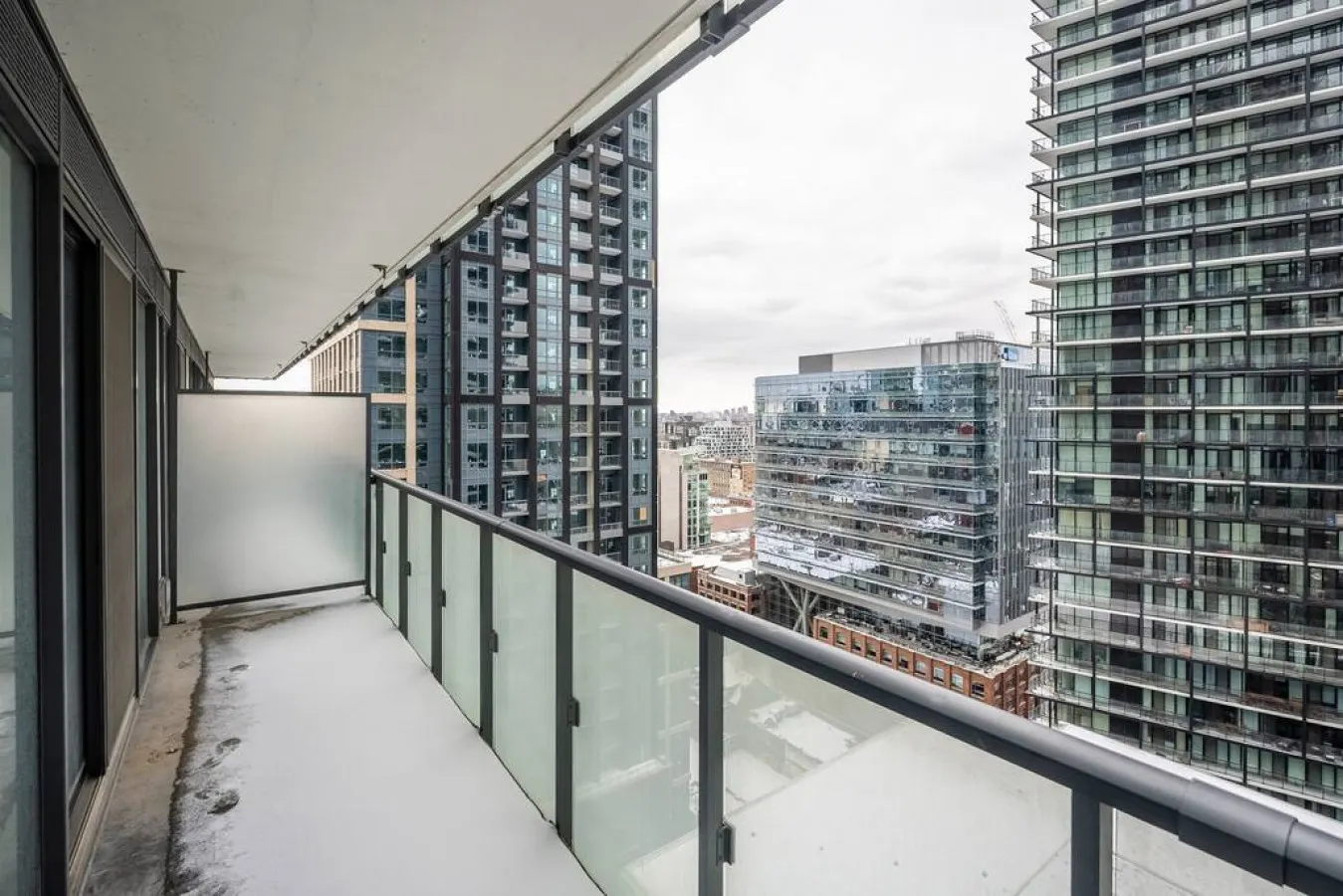 Stylish 1BR Suite Prime Location Sleeps 3 16