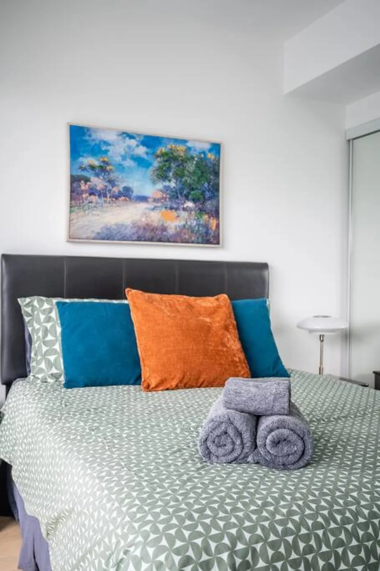 Stylish 1BR Suite Prime Location Sleeps 3 19