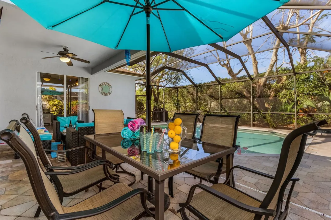 5* Florida living. Stylish & tranquil pool home in Briarwood