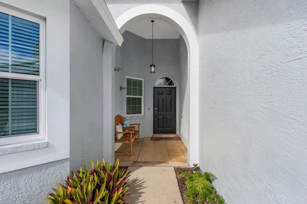 5* Florida living. Stylish & tranquil pool home in Briarwood 9