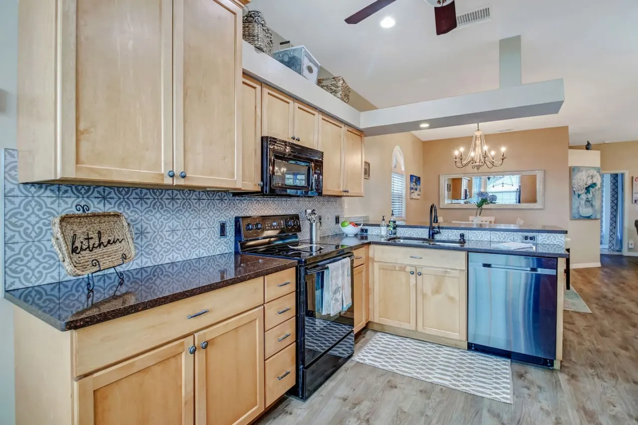 5* Florida living. Stylish & tranquil pool home in Briarwood 14