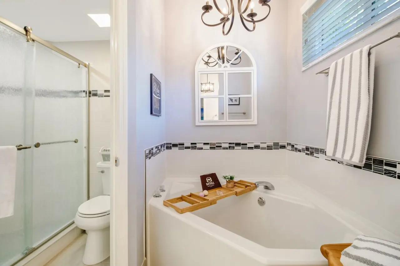 5* Florida living. Stylish & tranquil pool home in Briarwood 20