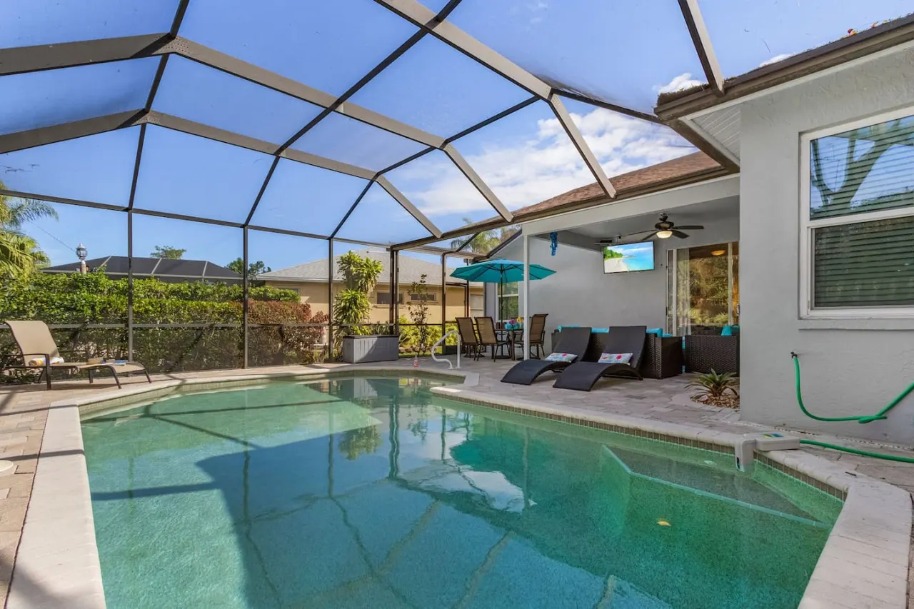 5* Florida living. Stylish & tranquil pool home in Briarwood 3