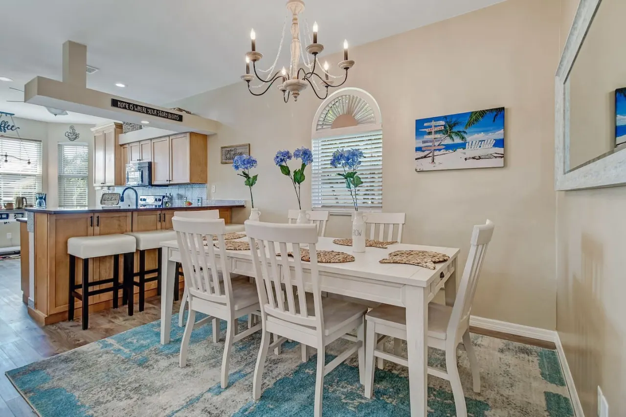 5* Florida living. Stylish & tranquil pool home in Briarwood 4