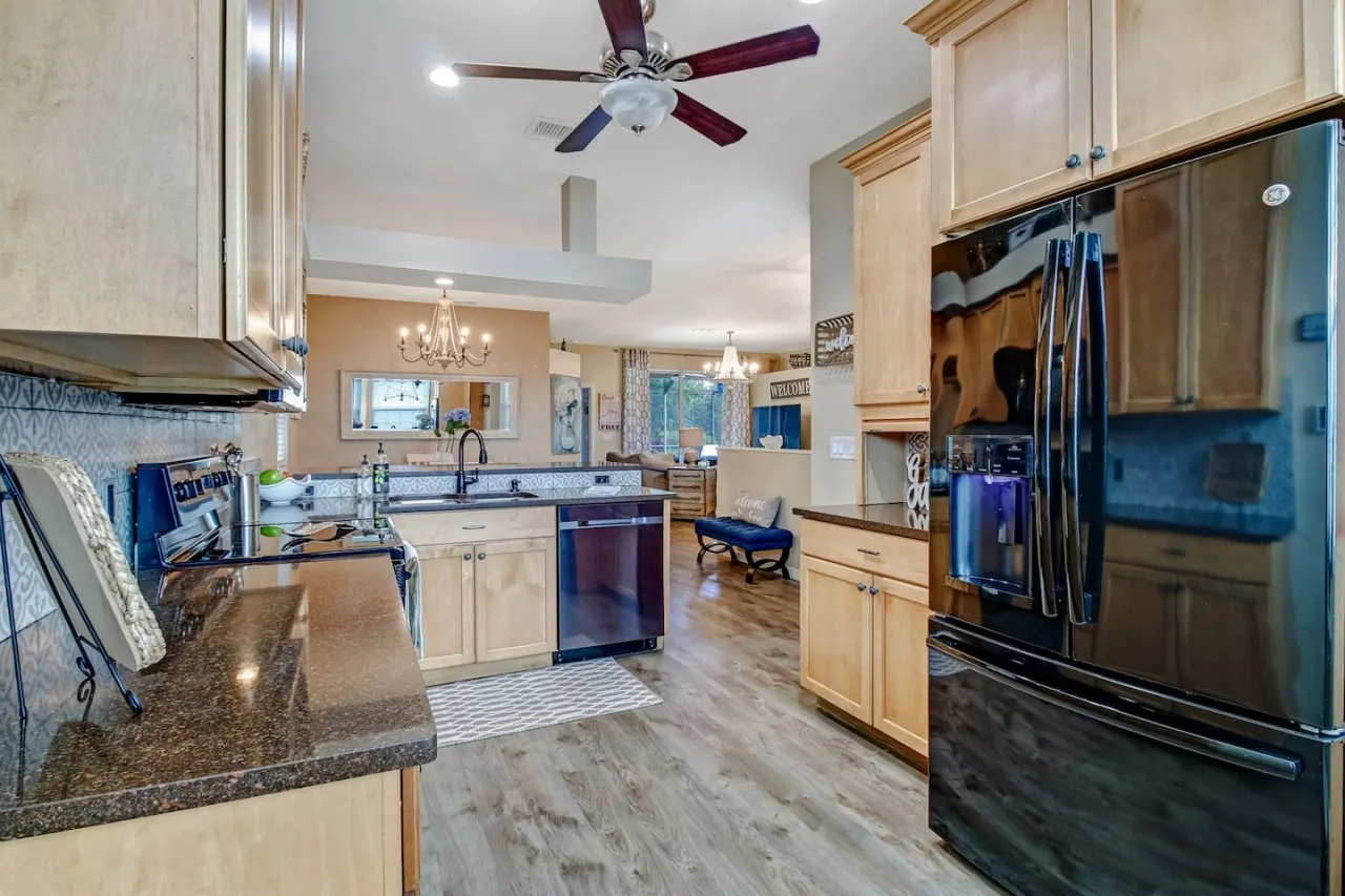 5* Florida living. Stylish & tranquil pool home in Briarwood 5