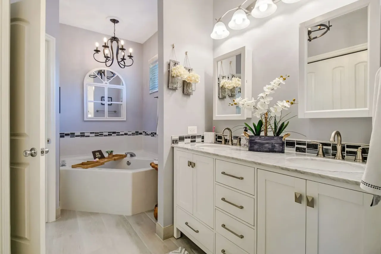 5* Florida living. Stylish & tranquil pool home in Briarwood 6