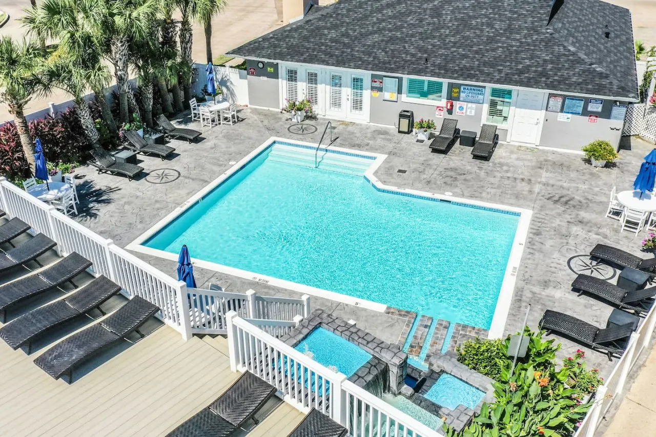 Coastal Paradise 2 Bedrooms Pool by Rose 3