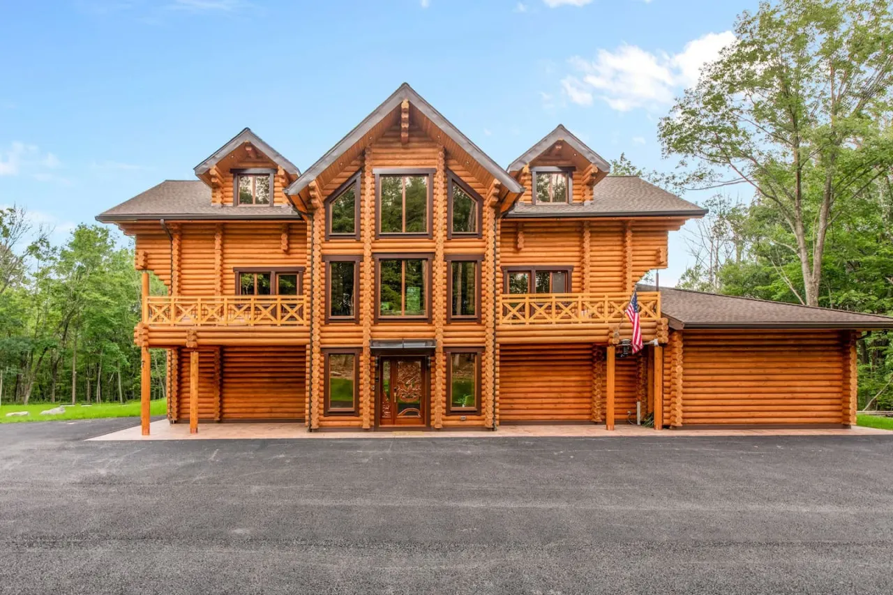 Log House Vacation Rental with Pool and Sauna — photo 2