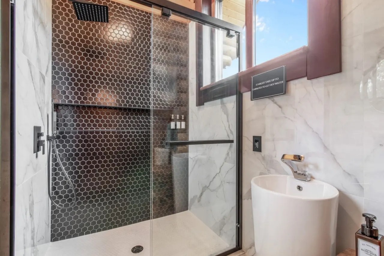 Log House Vacation Rental with Pool and Sauna 9